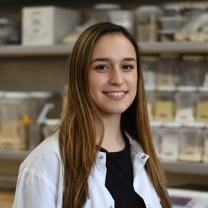 Meet your Posher, Danielle